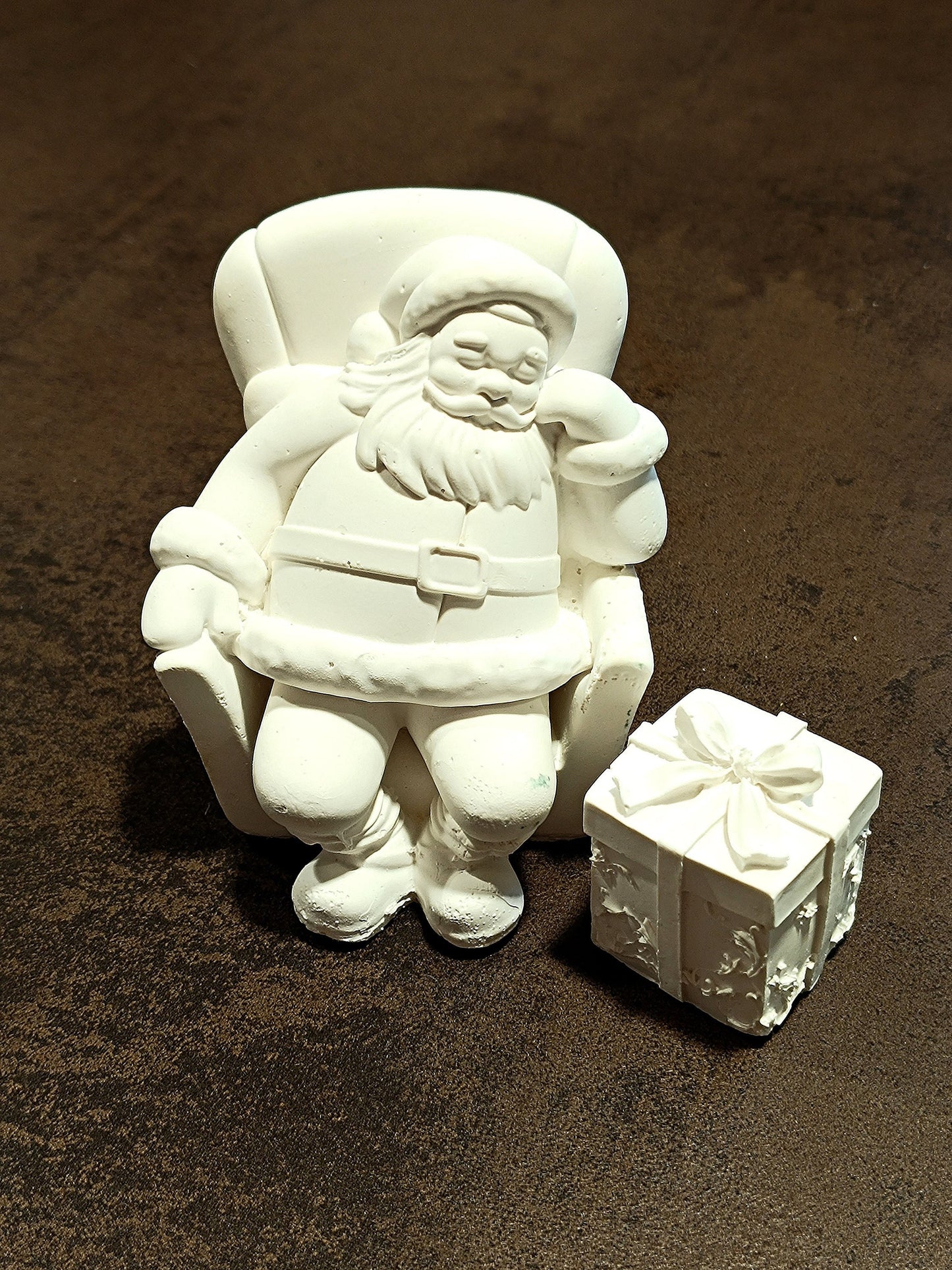 Handgefertigte Weihnachtsmannfigur aus Gips / Raysin – Santa Claus Deko für Weihnachten, festliche Dekoration, Weihnachtsmann Figur Nikolaus