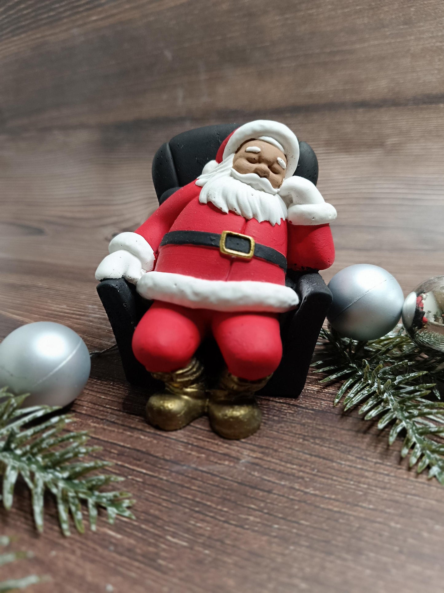 Handgefertigte Weihnachtsmannfigur aus Gips / Raysin – Santa Claus Deko für Weihnachten, festliche Dekoration, Weihnachtsmann Figur Nikolaus