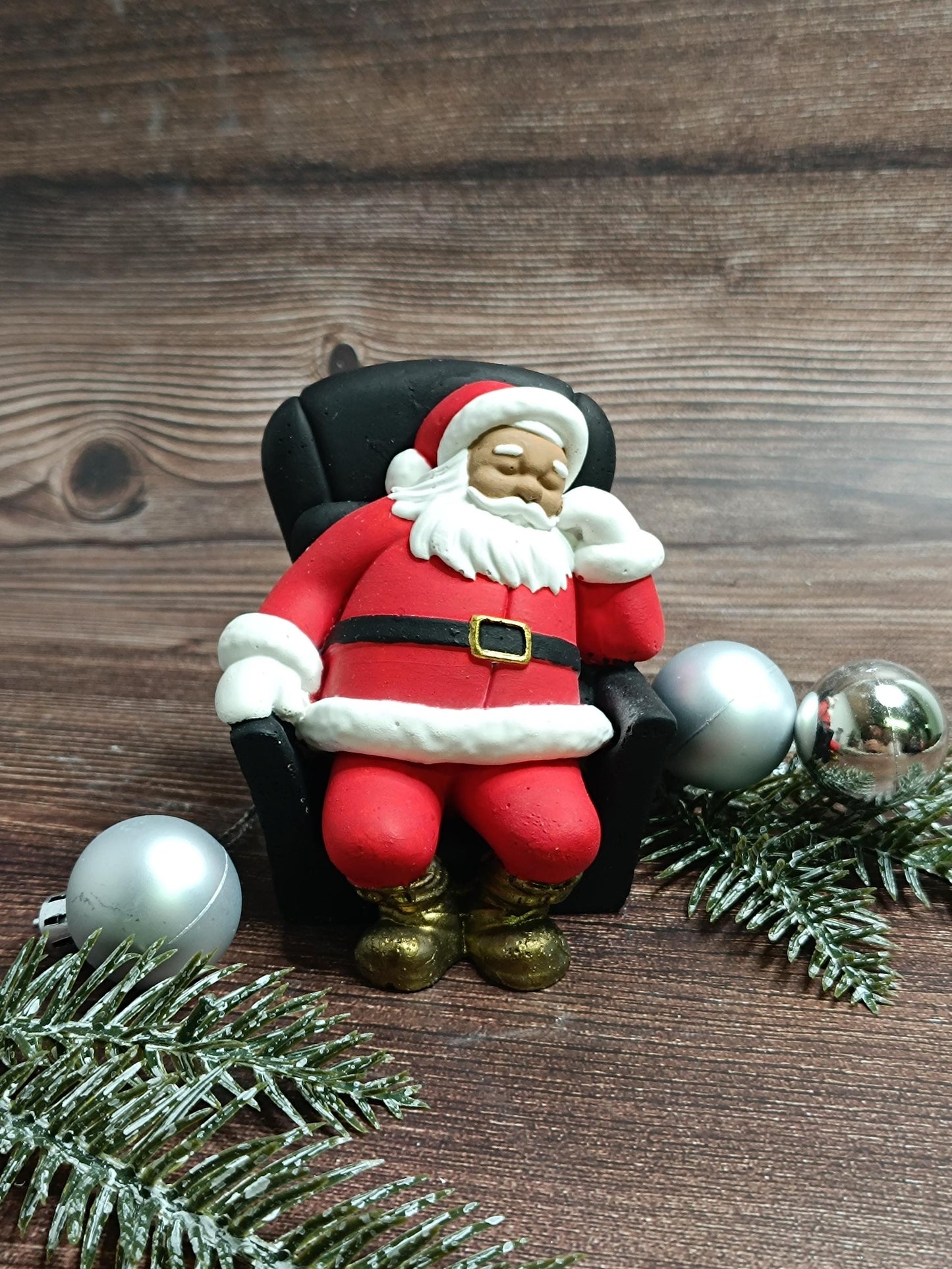 Handgefertigte Weihnachtsmannfigur aus Gips / Raysin – Santa Claus Deko für Weihnachten, festliche Dekoration, Weihnachtsmann Figur Nikolaus
