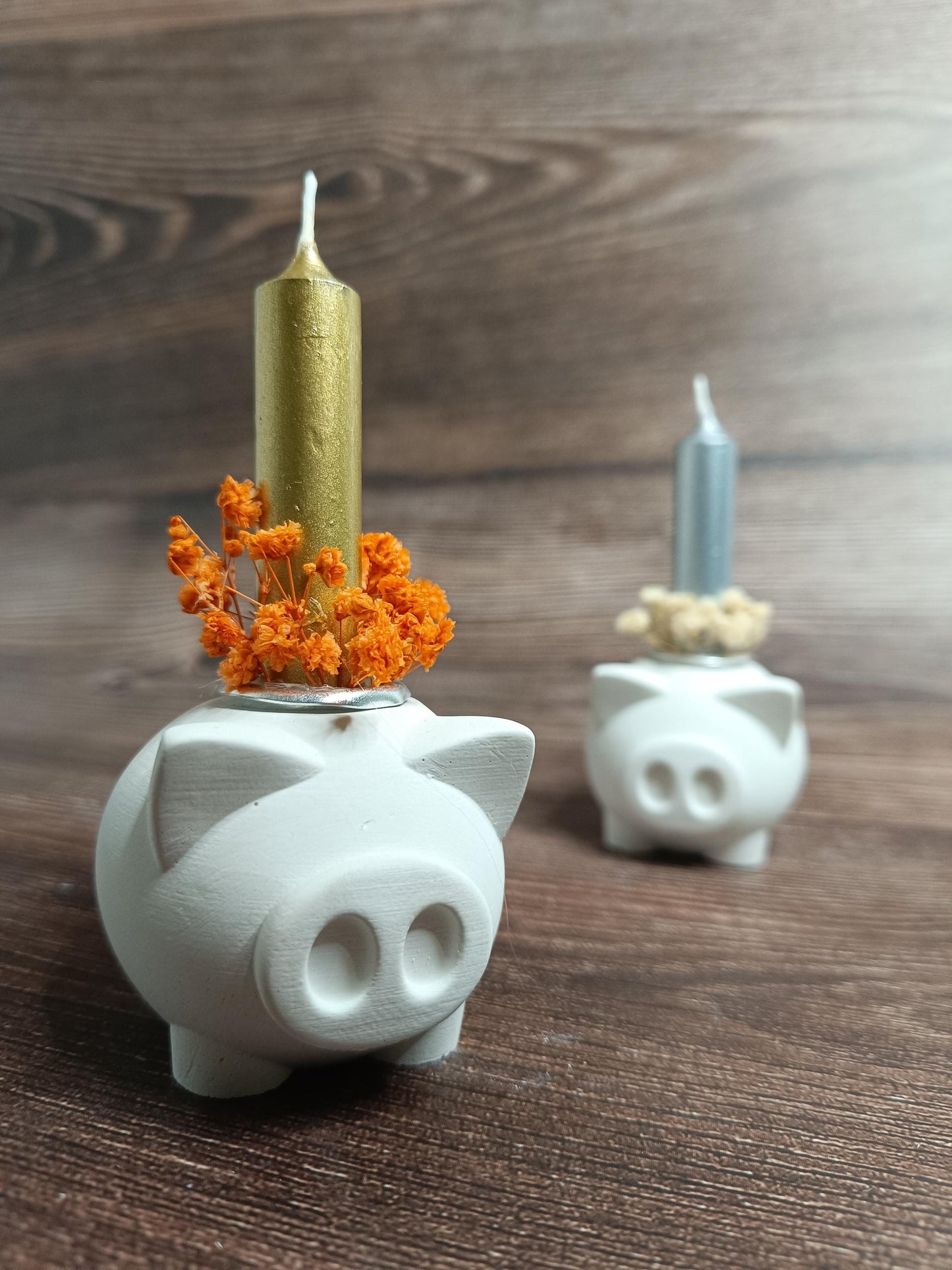 Glücksschwein aus Reliefgips mit goldener oder silberner Kerze – Handgemachtes Mitbringsel mit Trockenblumen, personalisiertes Geschenk