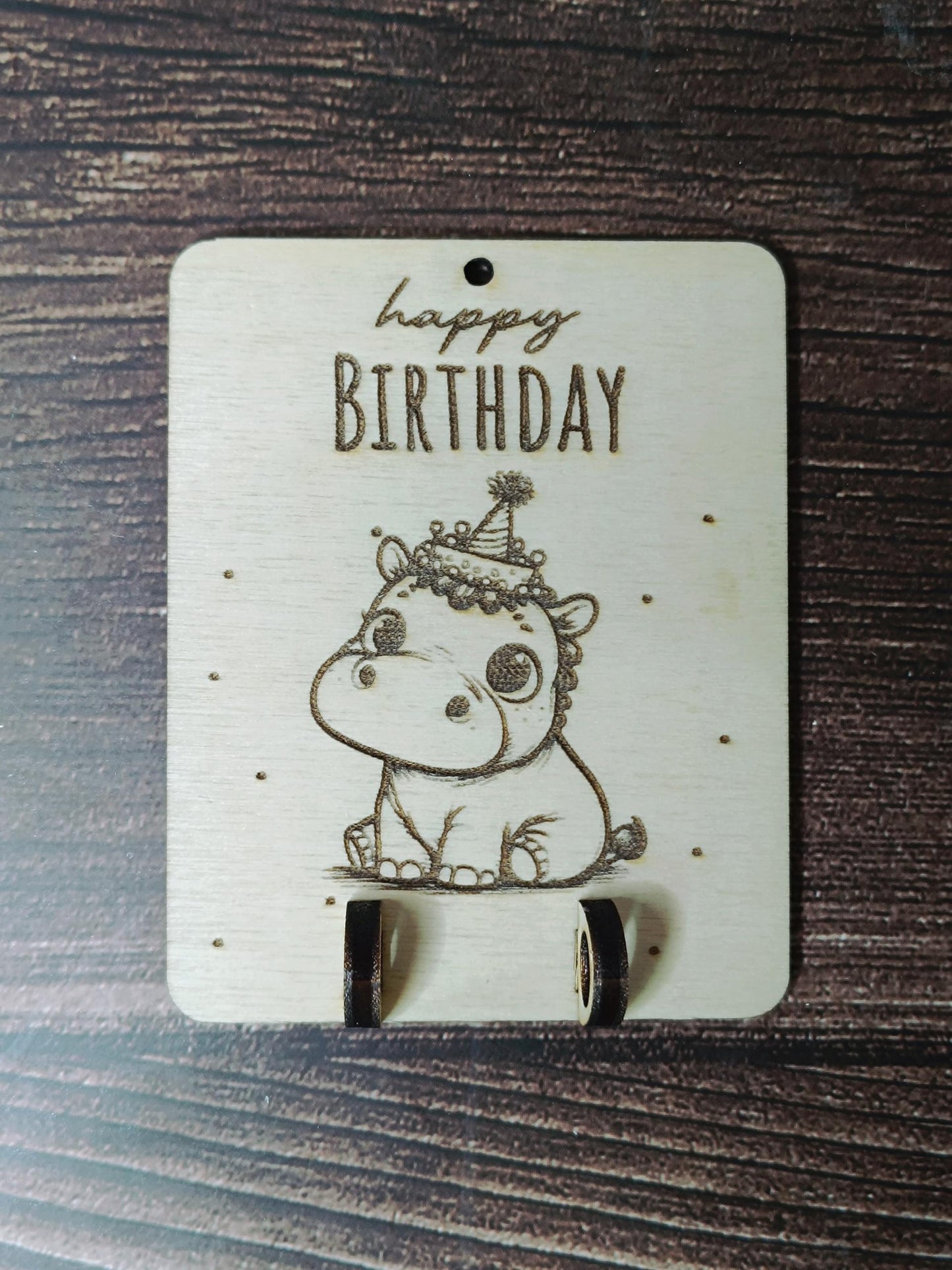 Personalisierter Holz Geldgeschenkanhänger mit Motiven – Nilpferd, Ente, Kuh, Monster, Roboter, Dino – Geschenkidee, Mitbringsel, Geburtstag