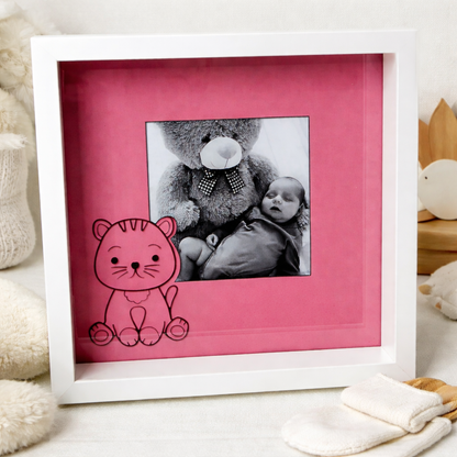 Personalisierter Bilderrahmen mit Name – Geschenk zur Geburt, Taufe oder Kinderzimmer Deko | Baby Geschenk individuell | Wunschmotiv, Tiere, Hund, Katze, Eule, Maus, Kuh, Pinguin, Passepartout