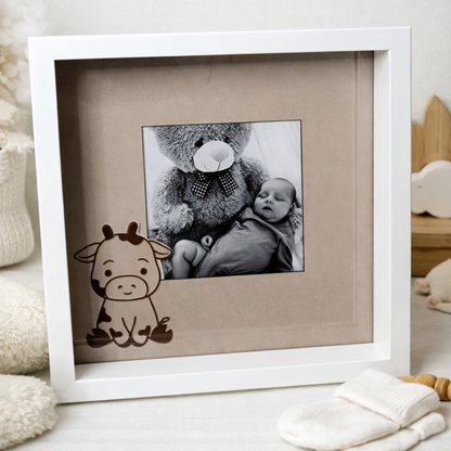 Personalisierter Bilderrahmen mit Name – Geschenk zur Geburt, Taufe oder Kinderzimmer Deko | Baby Geschenk individuell | Wunschmotiv, Tiere, Hund, Katze, Eule, Maus, Kuh, Pinguin, Passepartout