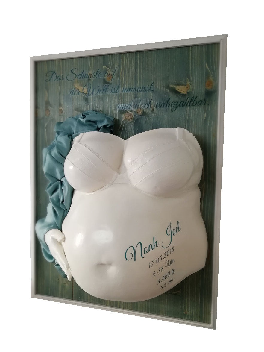 Detailgetreuer Babybauch-Gipsabdruck mit Beleuchtung, handgefertigt und bemalt, verziert mit Spitze und personalisiert mit Ultraschallbild / Foto / Wunschmotiv – einzigartige Erinnerung von Lisa-Designs.