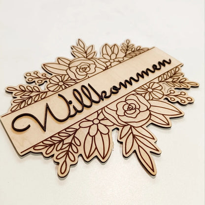Türkranz "Wilma", mit Blumenkranz und der 3D-Aufschrift "Willkommen"