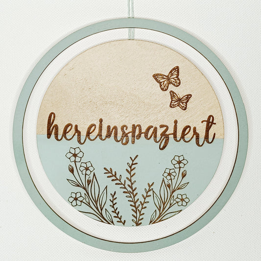 Türkranz "Sabine", mit Aufschrift "hereinspaziert", schönen Blumen und Schmetterlingen.