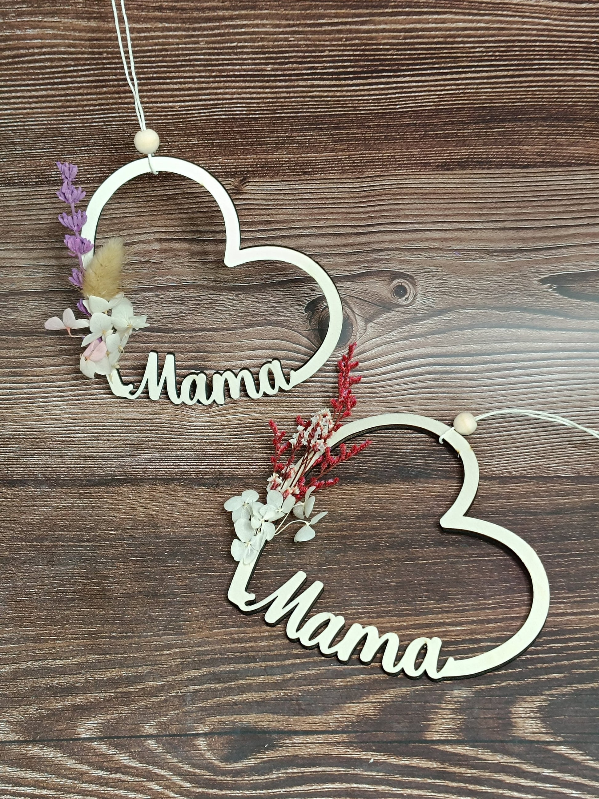 Muttertagsgeschenk Herz mit Mama, Oma, mit Trockenblumen, als Mitbringsel oder kleine Aufmerksamkeit, Personalisierung, Türkranz