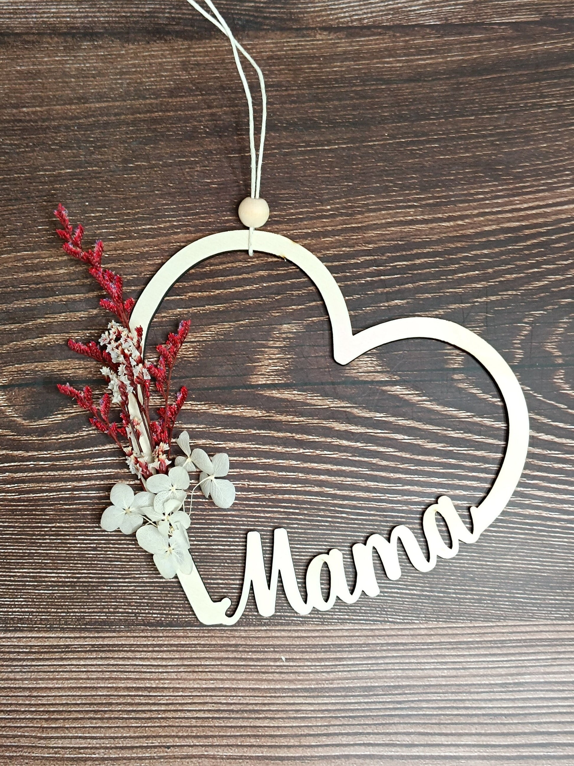 Muttertagsgeschenk Herz mit Mama, Oma, mit Trockenblumen, als Mitbringsel oder kleine Aufmerksamkeit, Personalisierung, Türkranz