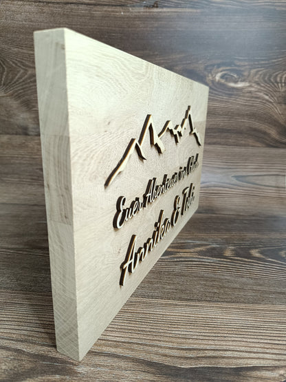 Einzigartiges Hochzeitsgeschenk: personalisiertes Holzbrett mit 3D-Lasergravur und Bergsilhouette, mit Wunschtext, als Hochzeitsgeschenk