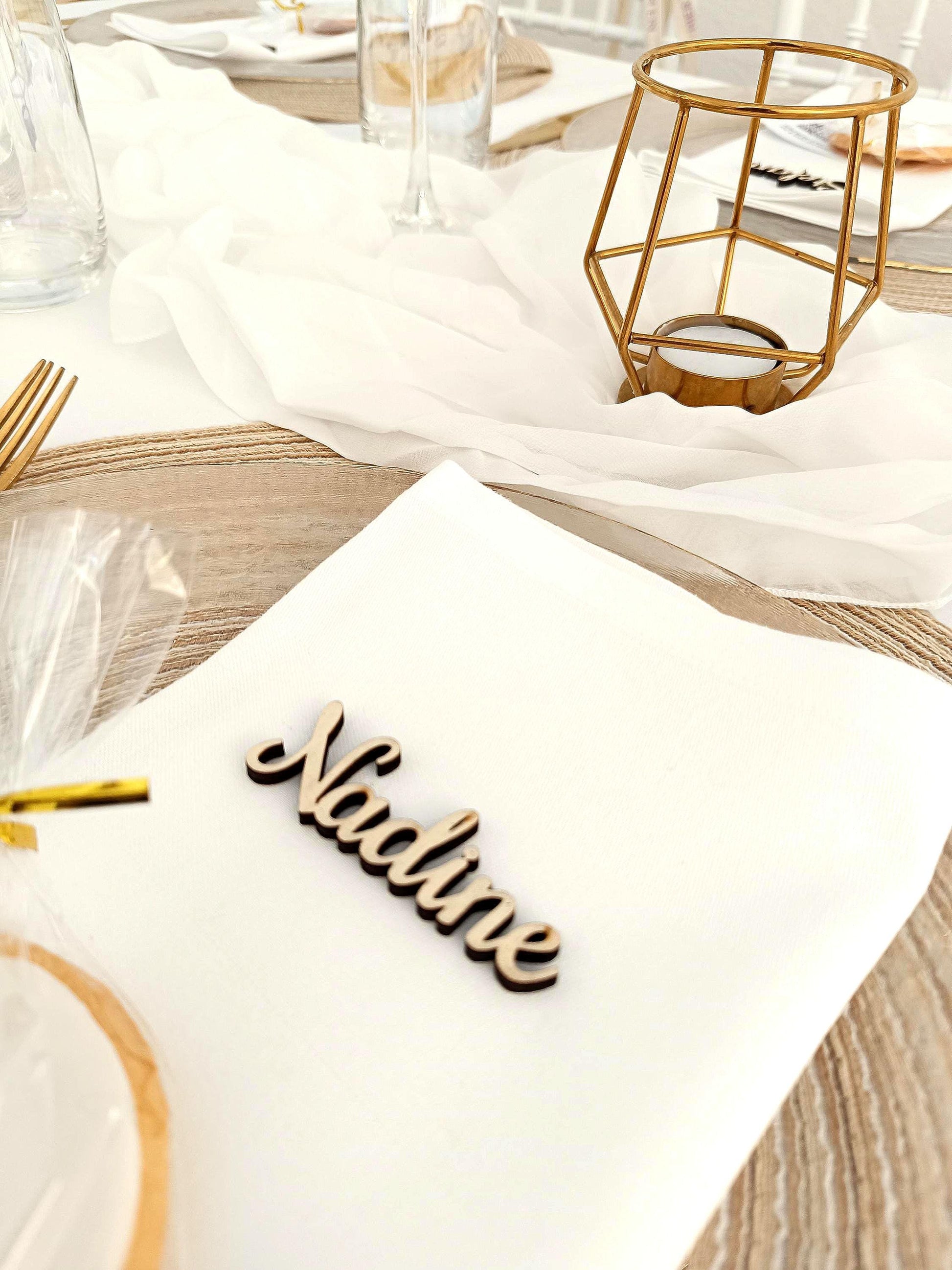 Personalisierte Holz-Namensschilder | Lasergravierte Platzkarten für Hochzeiten & Events