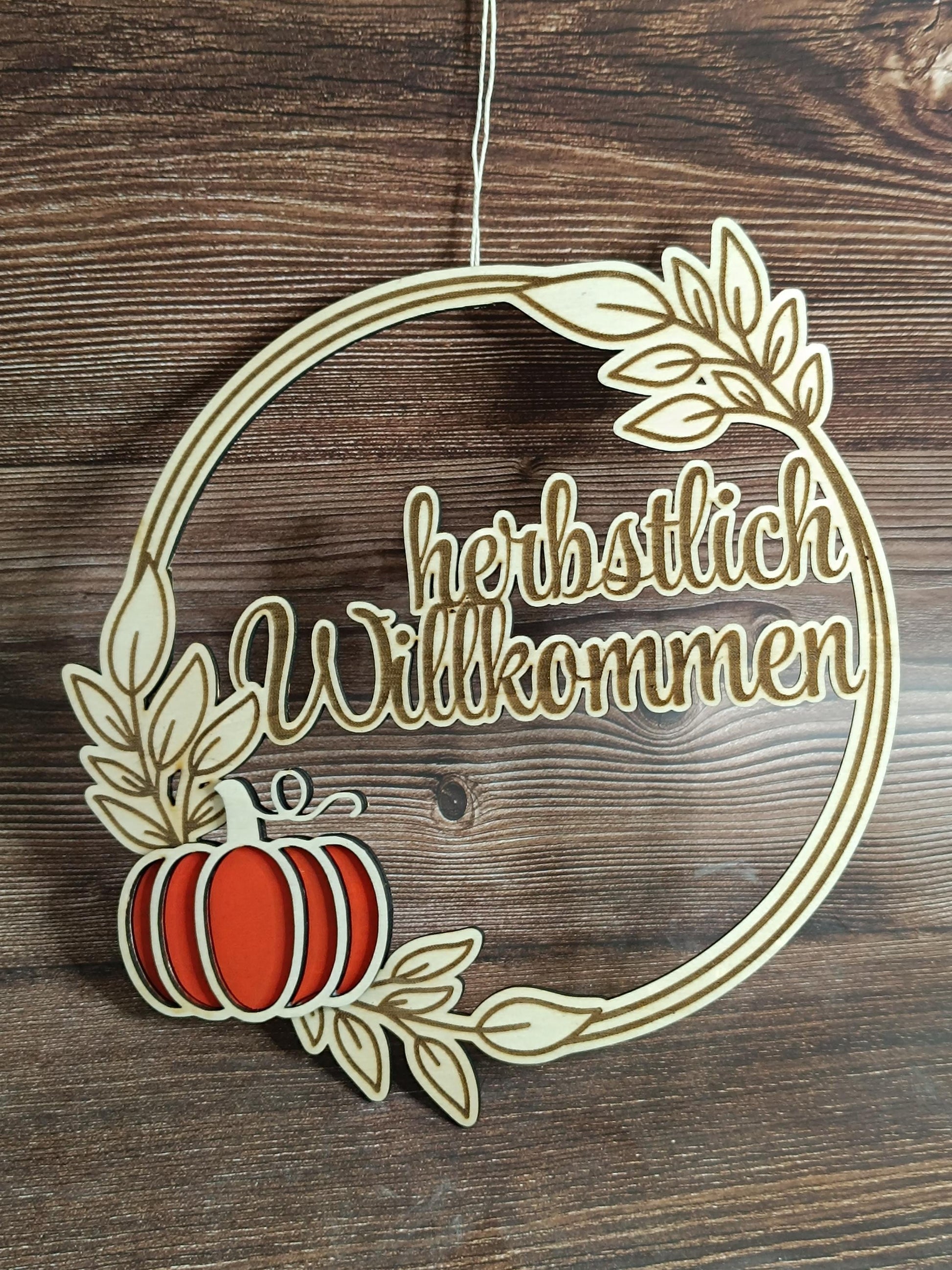 Türkranz &quot;herbstlich willkommen&quot; mit Kürbis, Herbstkranz, in verschiedenen Farben erhältlich