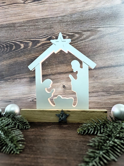 Mini-Krippe aus Reliefgips mit Holzständer – Platz für Teelicht, für stimmungsvolle Atmosphäre, personalisierbar mit Gravur, Weihnachtsdeko