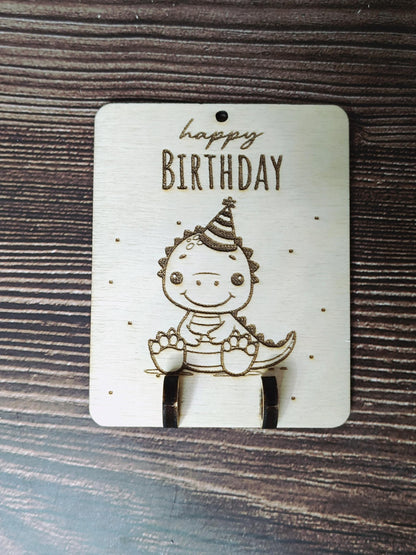 Personalisierter Holz Geldgeschenkanhänger mit Motiven – Nilpferd, Ente, Kuh, Monster, Roboter, Dino – Geschenkidee, Mitbringsel, Geburtstag