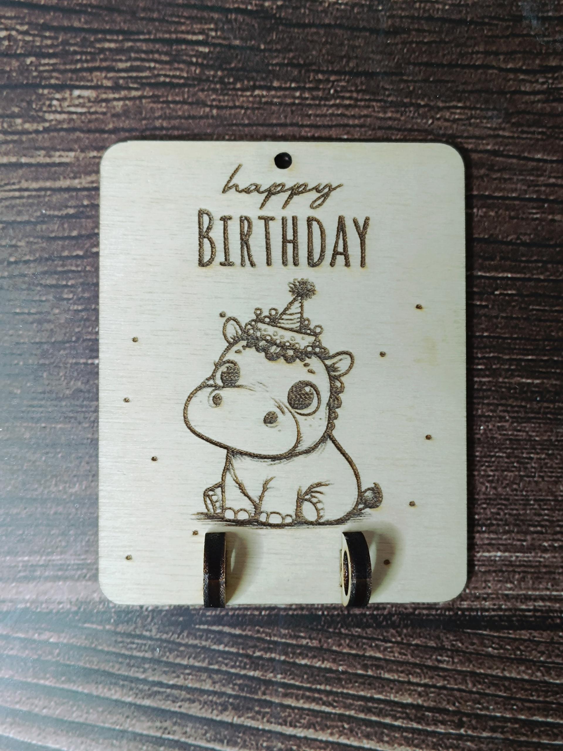 Personalisierter Holz Geldgeschenkanhänger mit Motiven – Nilpferd, Ente, Kuh, Monster, Roboter, Dino – Geschenkidee, Mitbringsel, Geburtstag