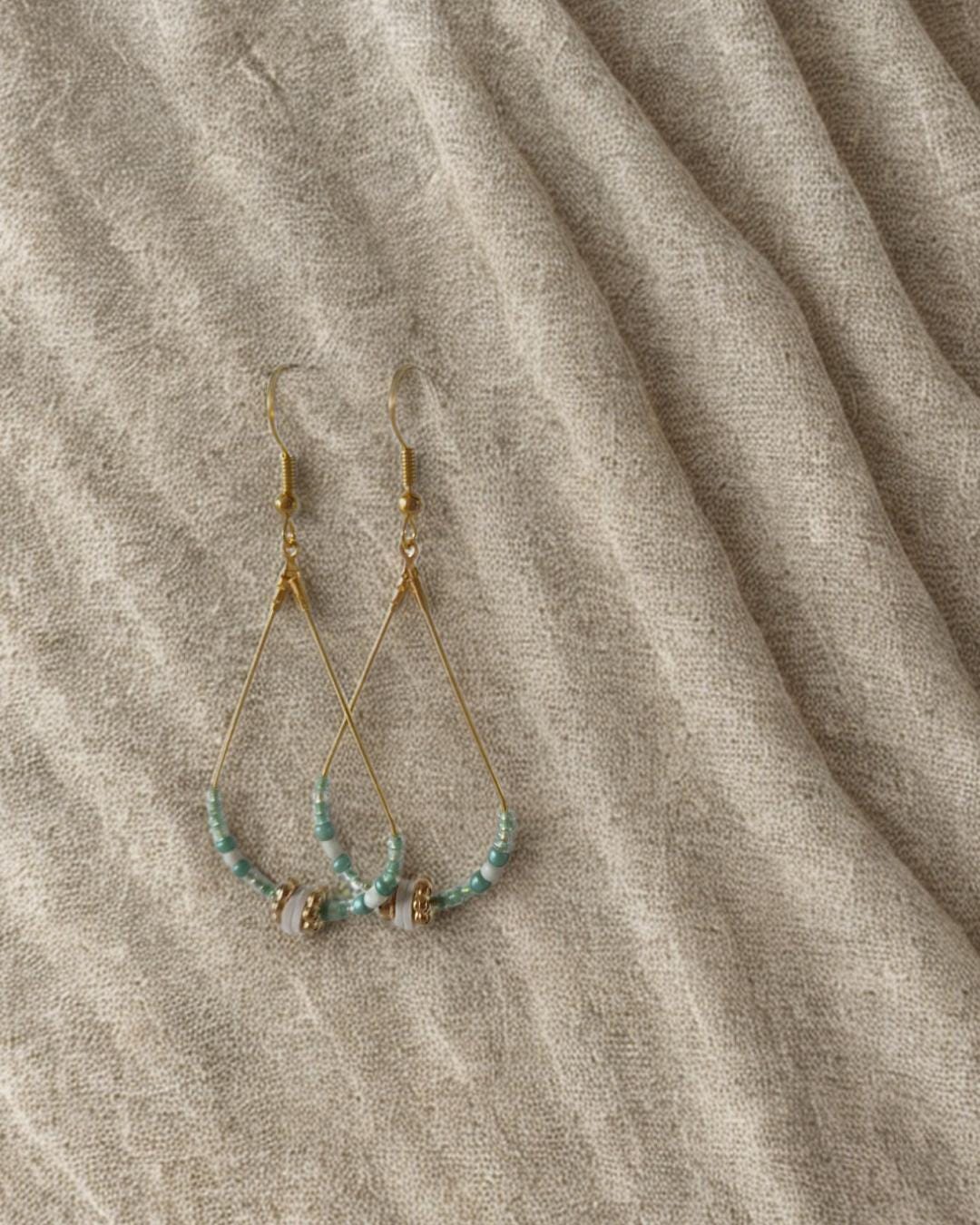 Handgemachte Perlenohrringe in Tropfenform | Boho Ohrringe mit Perlen & Anhängern | Sommer Schmuck Geschenkidee Urlaub | Bohemian Ohrringe