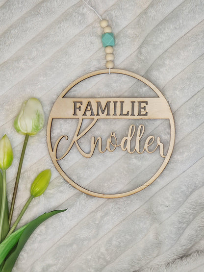 Türkranz / Türschild "Olivia", mit personalisiertem Nachnamen / Namen, sowie Trockenblumen, aus Holz gelasert, Familienschild, Namensschild