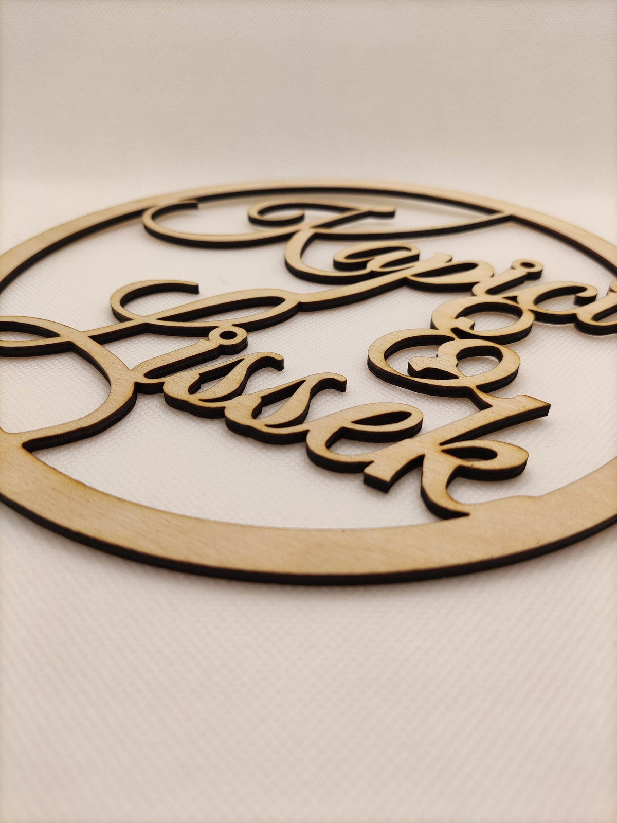 Türkranz / Türschild "Olivia", mit personalisiertem Nachnamen / Namen, sowie Trockenblumen, aus Holz gelasert, Familienschild, Namensschild