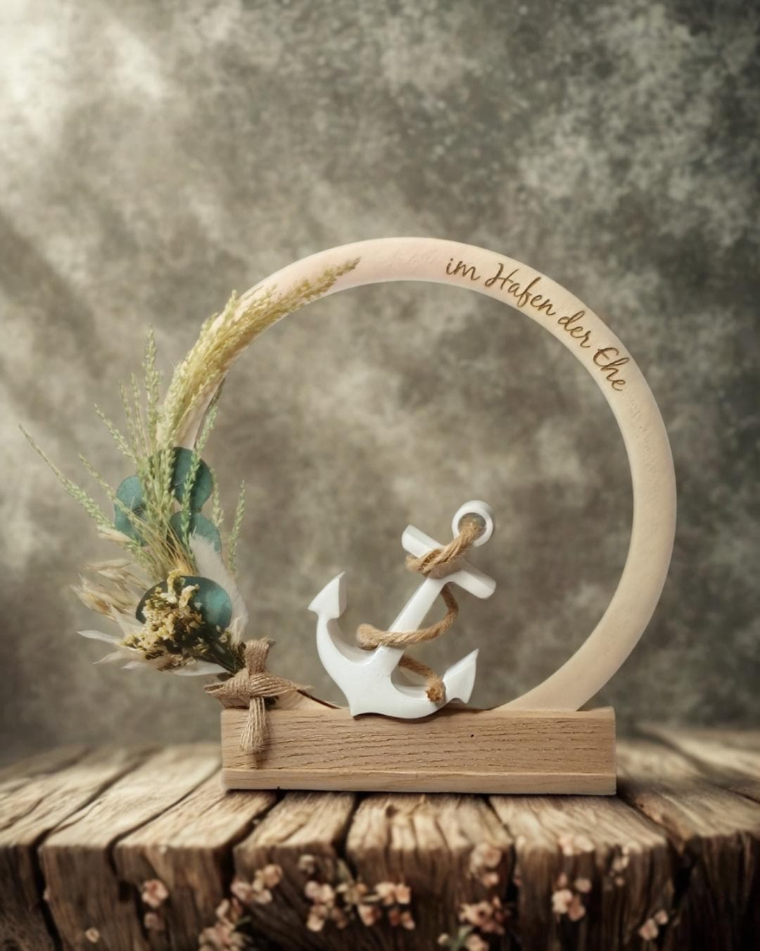 Maritimes Hochzeitsgeschenk „Im Hafen der Ehe“ – Deko Aufsteller mit Anker & Trockenblumen – personalisiertes Geschenk zur Hochzeit