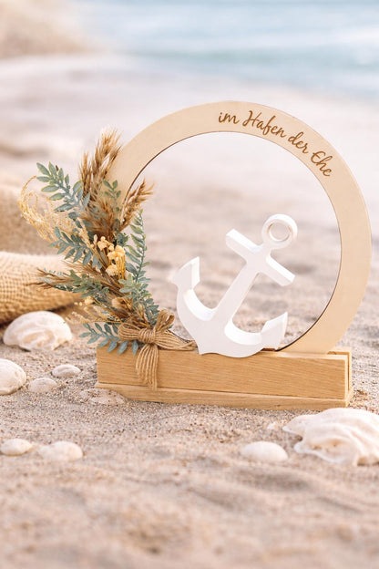 Maritimes Hochzeitsgeschenk „Im Hafen der Ehe“ – Deko Aufsteller mit Anker & Trockenblumen – personalisiertes Geschenk zur Hochzeit