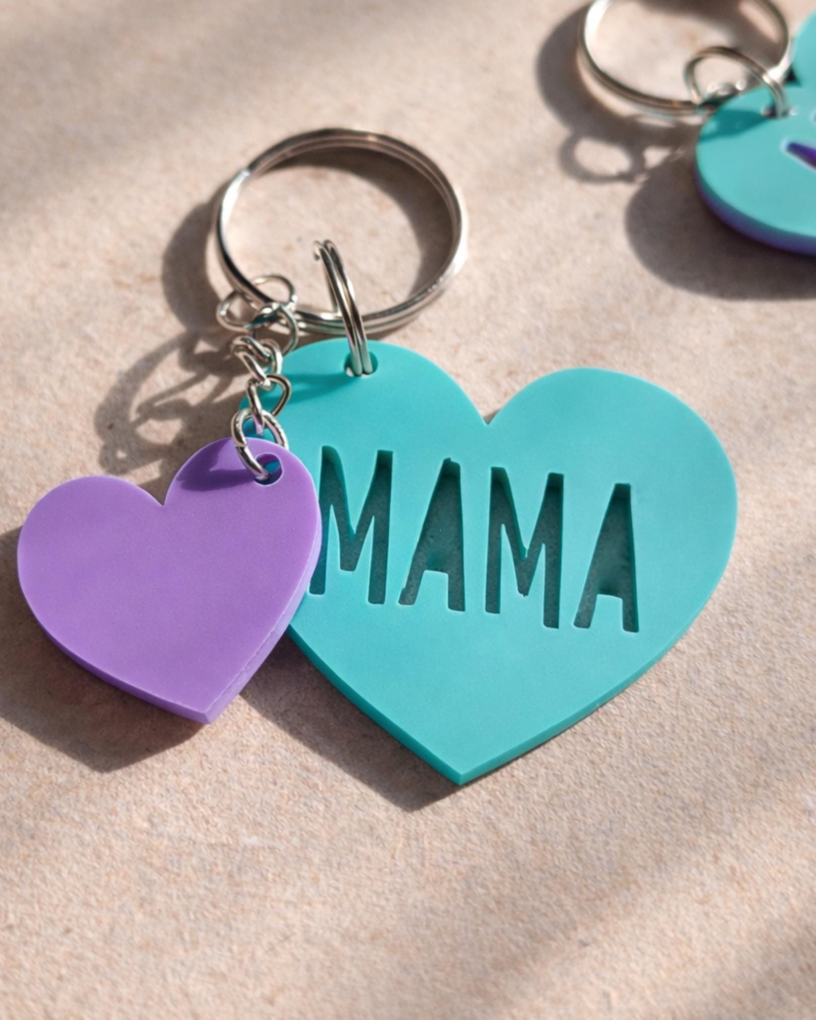 Herz Schlüsselanhänger, Geschenk für Mama | Oma | Papa | Opa | Acryl Anhänger mit Herz | Muttertag | Geschenkidee | Geburtstag | Liebe