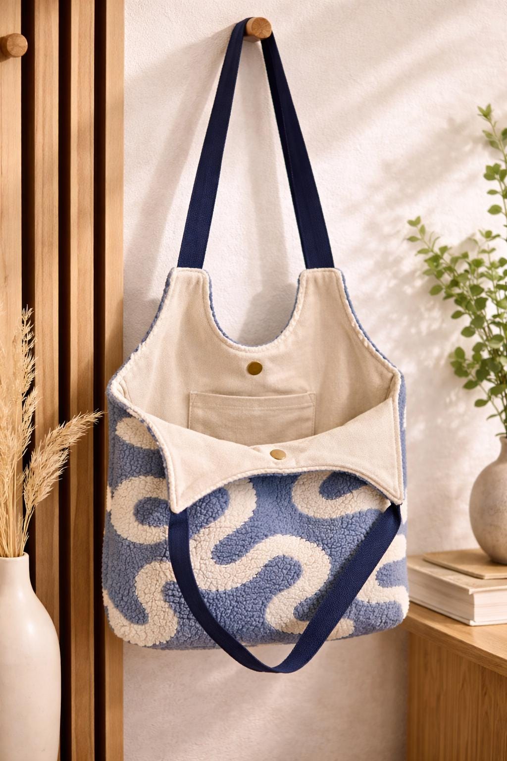 Teddybag | Große Stofftasche mit Innenfach | Teddy Tasche Damen Leo Shopper Handmade | Kuschelige Sherpa Bag Beige Leopard | Umhängetasche