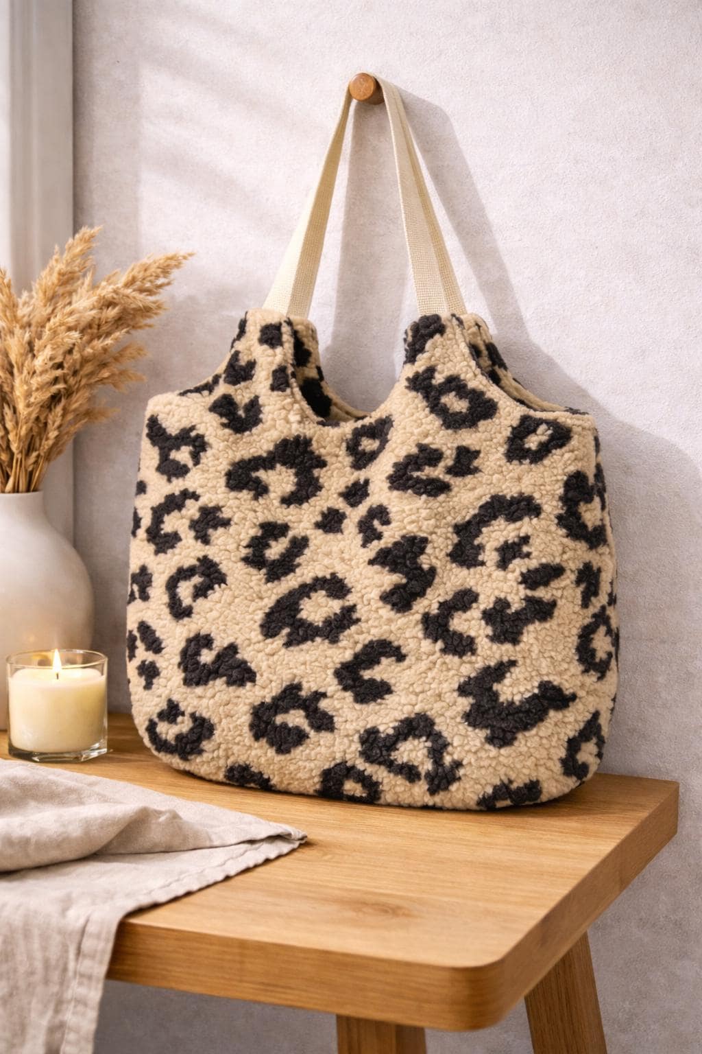 Teddybag | Große Stofftasche mit Innenfach | Teddy Tasche Damen Leo Shopper Handmade | Kuschelige Sherpa Bag Beige Leopard | Umhängetasche