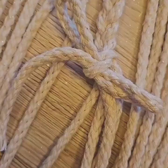 Haarspangenhalter "Elea" Pferd, personalisiert aus Holz mit Makramee-Haaren, für Haarklammern und Haargummis, Pferdekopf, mit Name