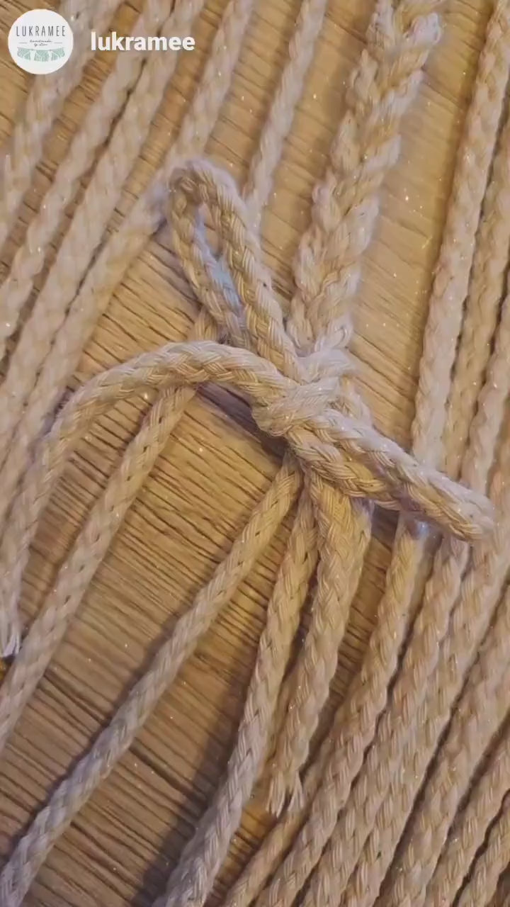 Haarspangenhalter "Elea" Pferd, personalisiert aus Holz mit Makramee-Haaren, für Haarklammern und Haargummis, Pferdekopf, mit Name