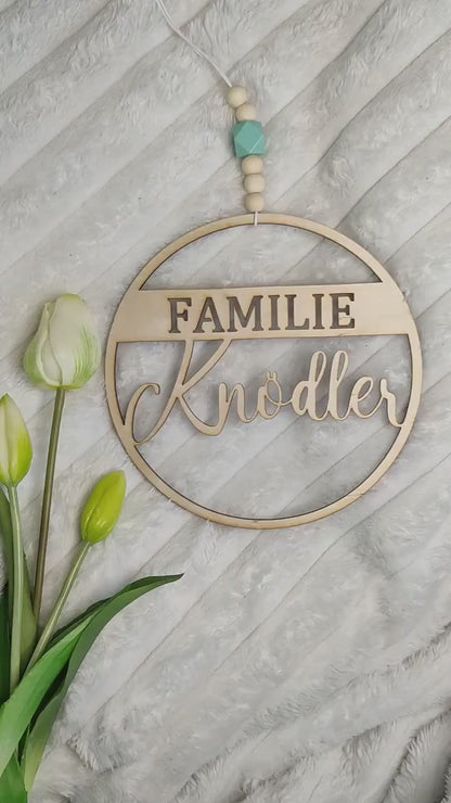 Türkranz / Türschild "Olivia", mit personalisiertem Nachnamen / Namen, sowie Trockenblumen, aus Holz gelasert, Familienschild, Namensschild
